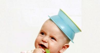Pri kateri starosti lahko otroku daste juho in kateri recepti so primerni za enoletnega dojenčka?